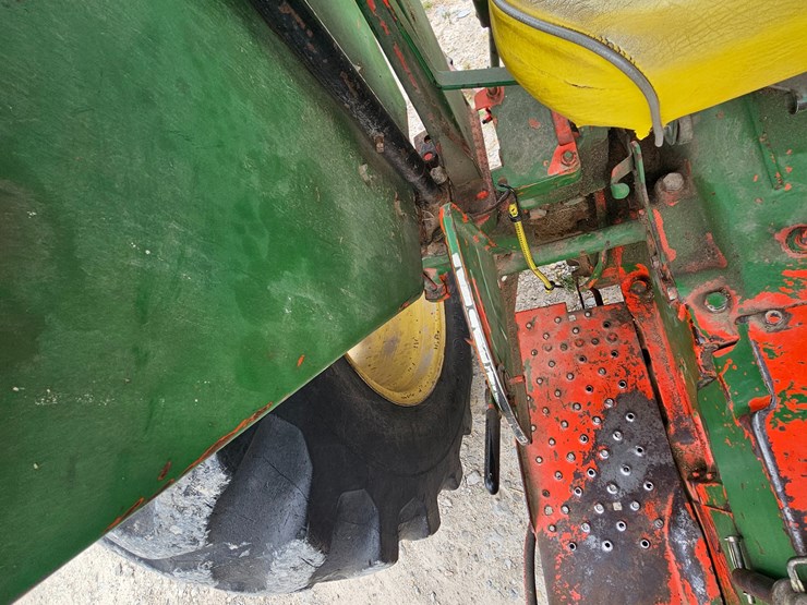 john-deere-2240-image-34