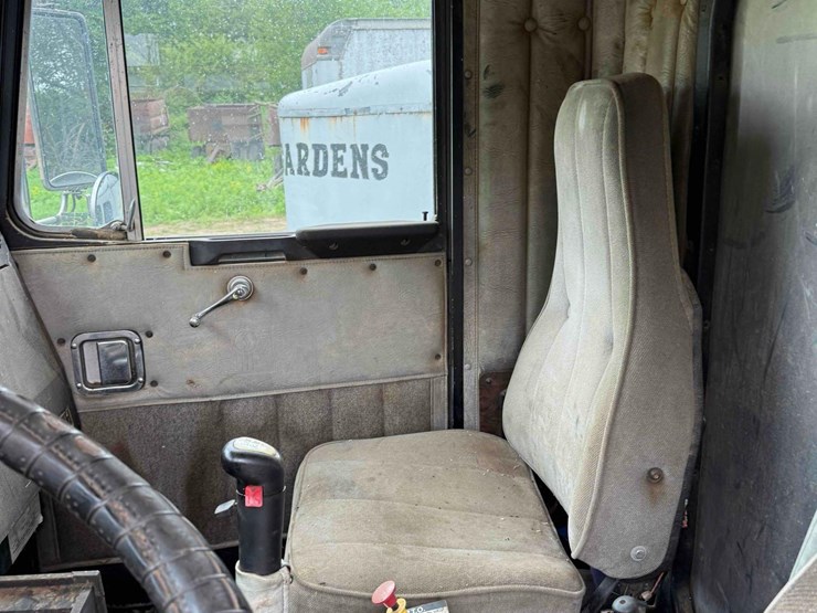 1983-kenworth-w900-image-48