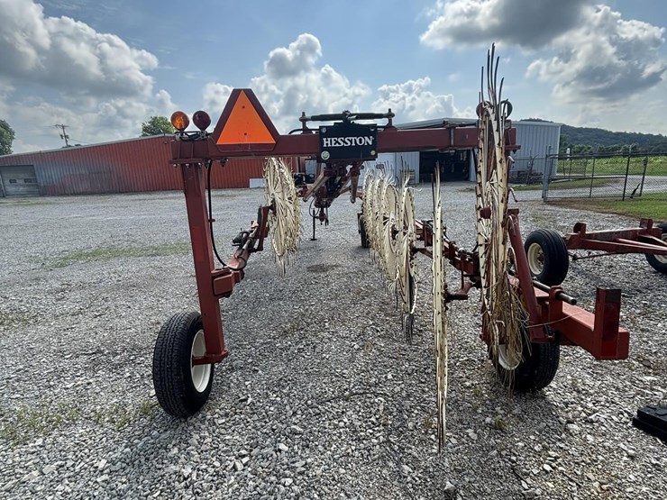 hesston-11-wheel-hay-rake-wilson825-b22-image-6