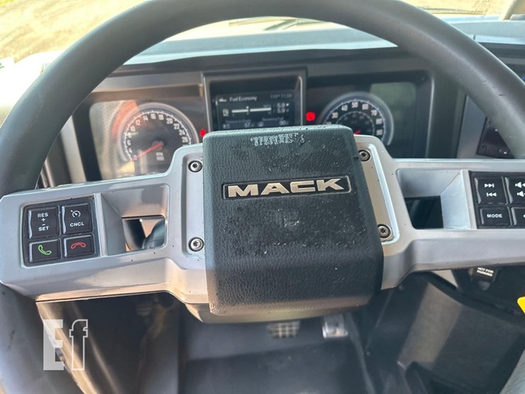 2021-mack-granite-64fr-image-28