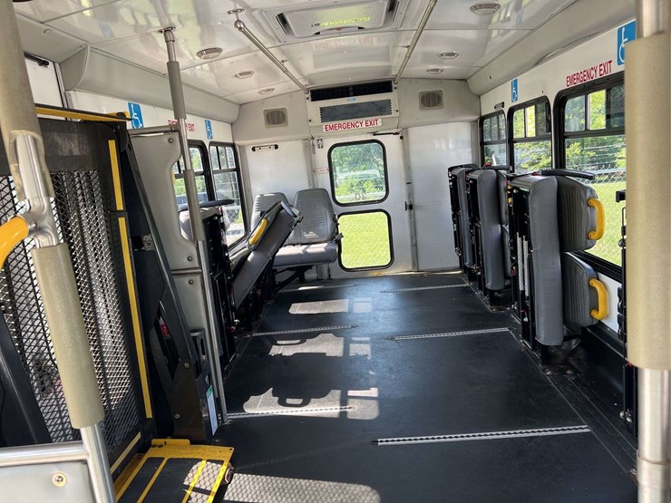 2014-ford-e450-image-14