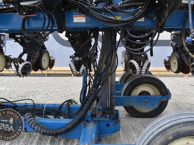2005-kinze-3600-image-32