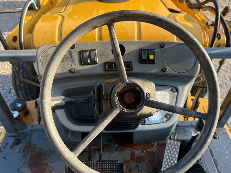 new-holland-555e-image-48
