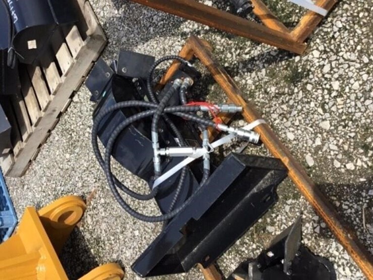 new-giyi-mini-skid-steer-stump-grinder-image-1
