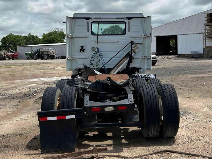 2007-volvo-vnl-truck-tractor-image-7