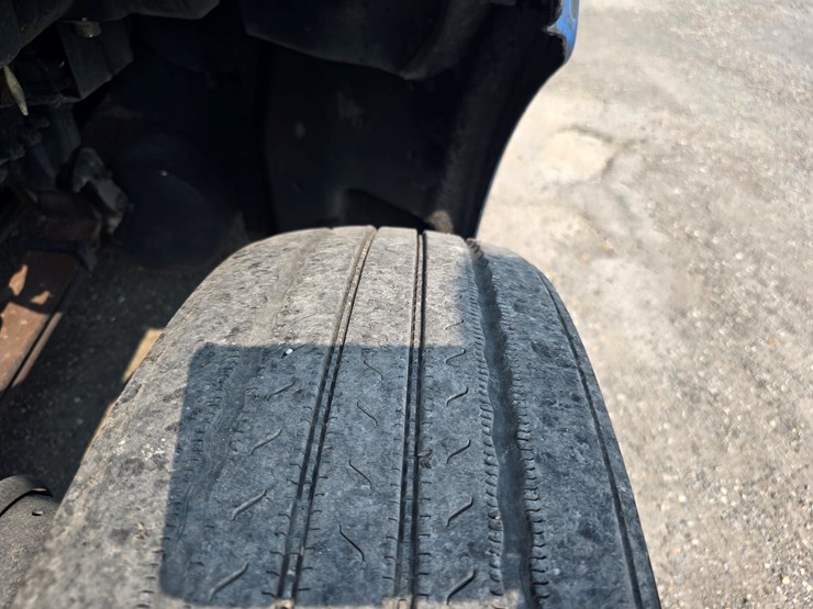 2019-peterbilt-579-image-48