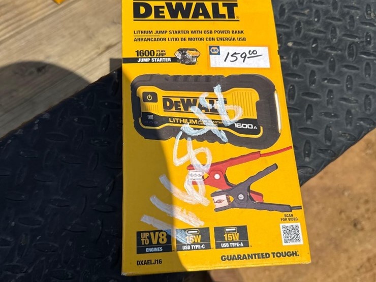 2146---dewalt-1600-amp-jump-box-image-1