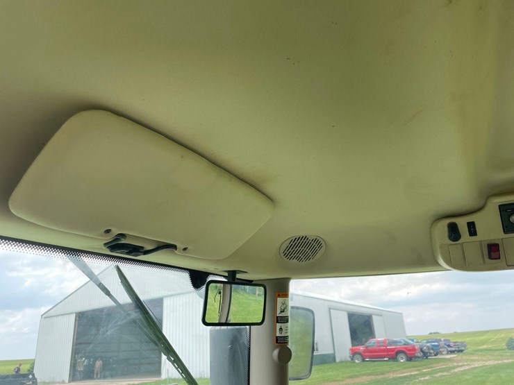 2015-john-deere-6155r-image-44