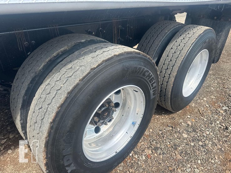 2021-mack-granite-64fr-image-12