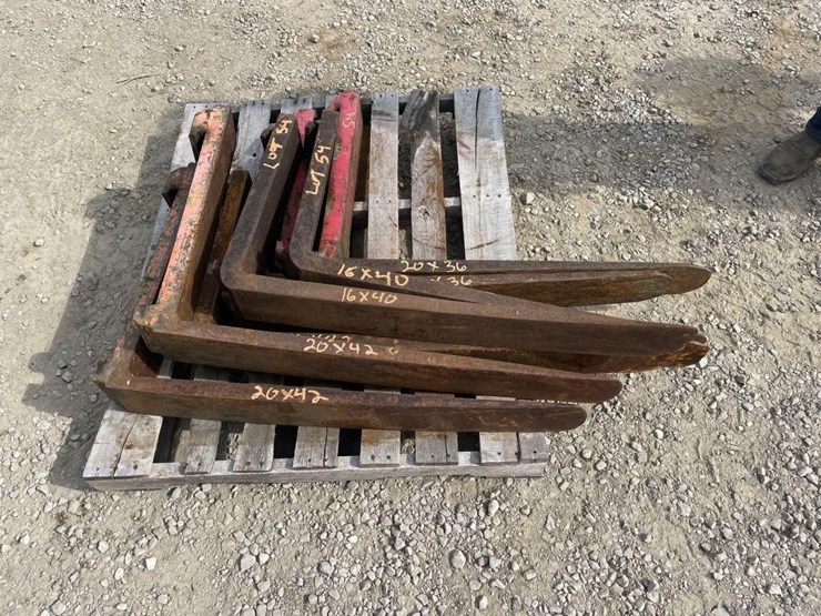 4-sets-of-pallet-forks-image-1