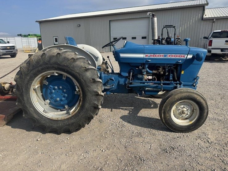 ford-4000-image-1