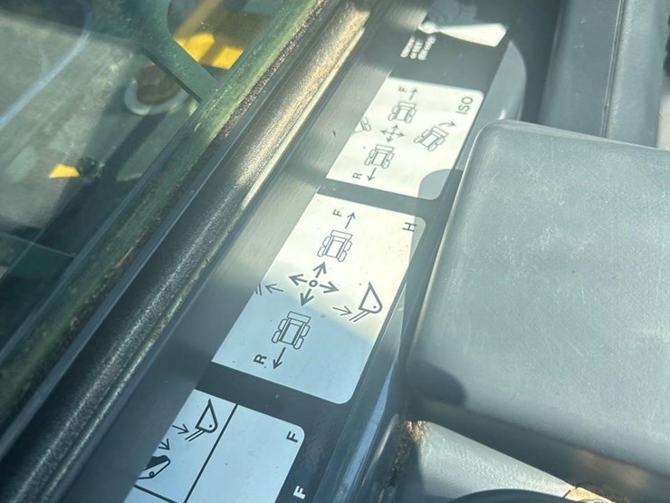 deere-320g-image-23