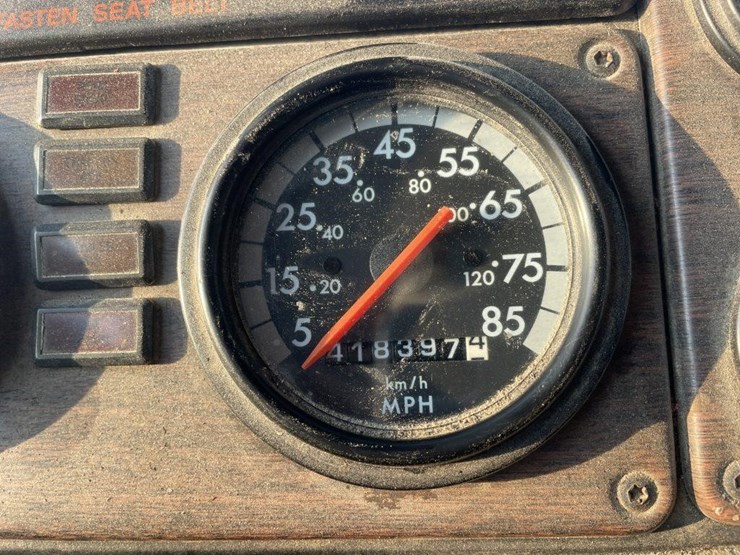 1999-freightliner-fld120-image-23