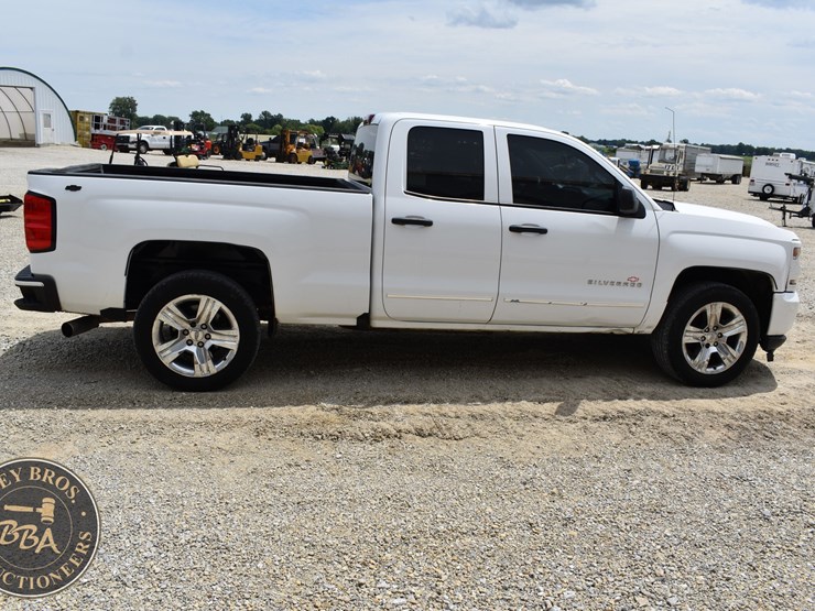 2017-chevrolet-silverado-1500-image-6