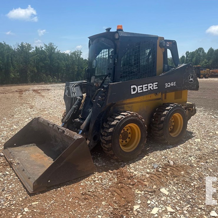 2017 DEERE 324E