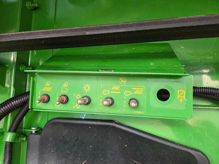 2015-john-deere-s680-image-22