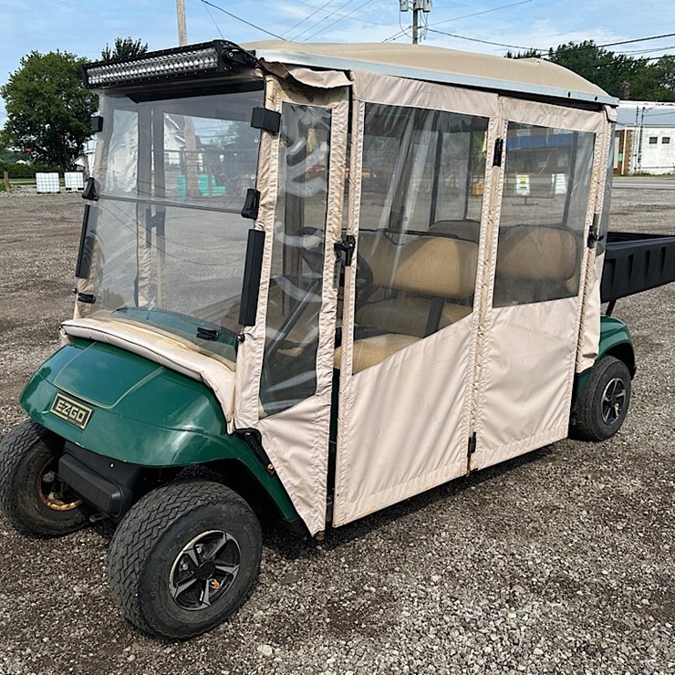 EZ-GO 4 SEATER GOLF CART