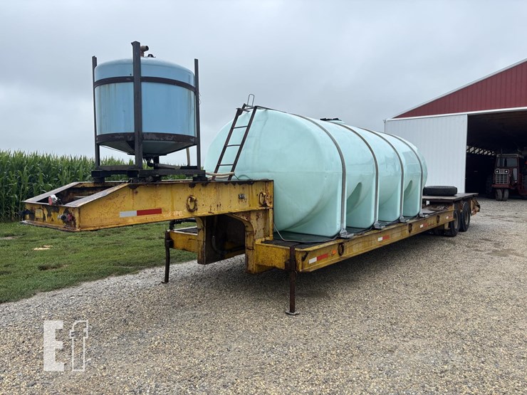 1963-fruehauf-4,000-gal.-image-1