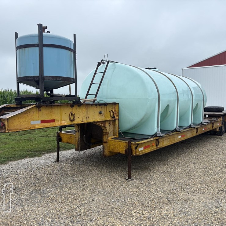 1963 FRUEHAUF 4,000 GAL.