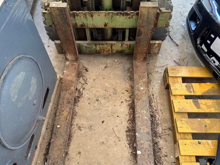 clark-fork-lift-image-2