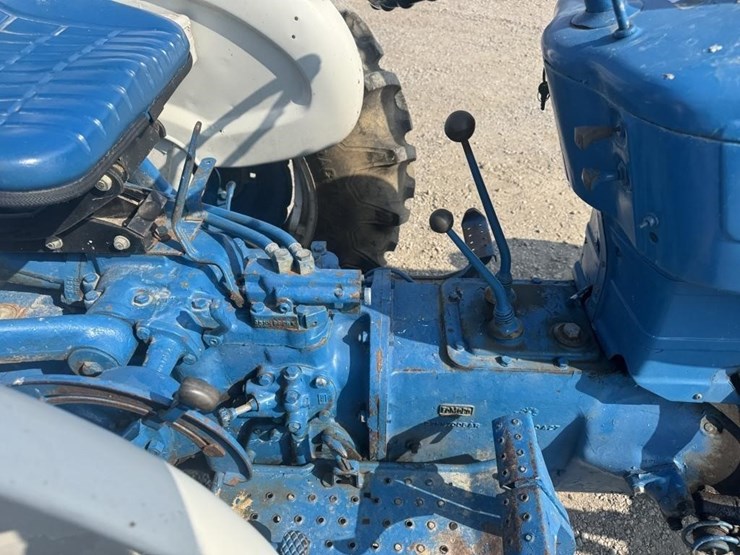 ford-4000-image-14