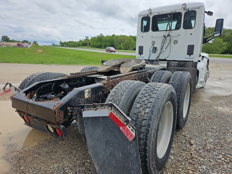 2014-peterbilt-579-image-11