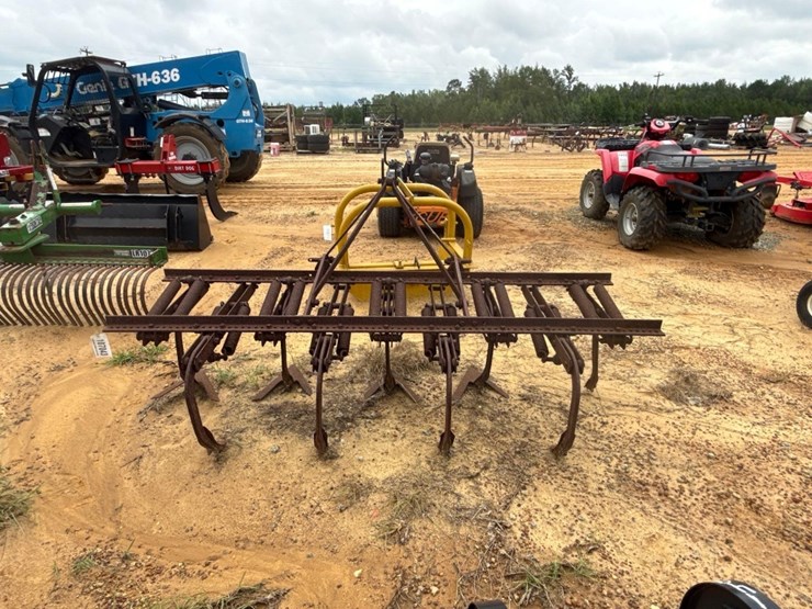 148---9-shank-spring-loaded-chisel-plow-image-5