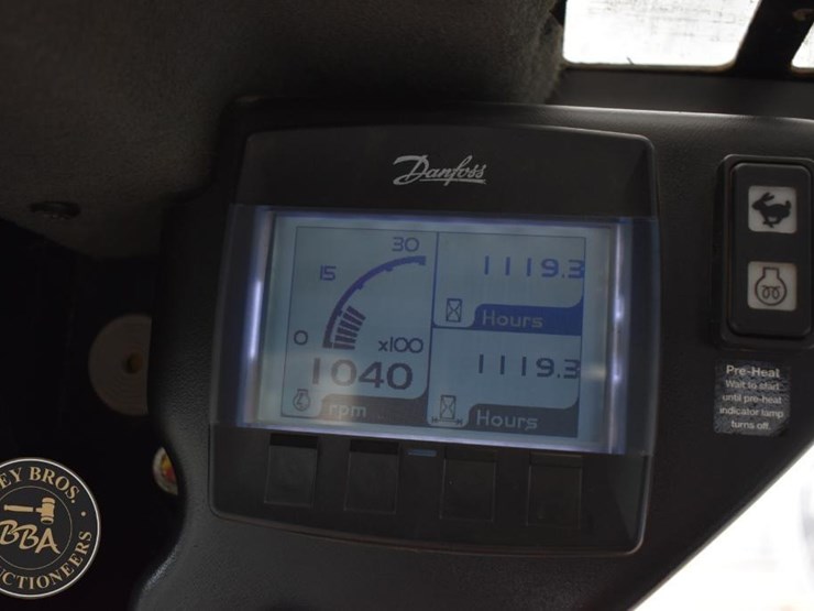 2016-takeuchi-ts80v2-image-28