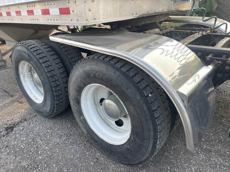 1999-freightliner-fld120-image-26