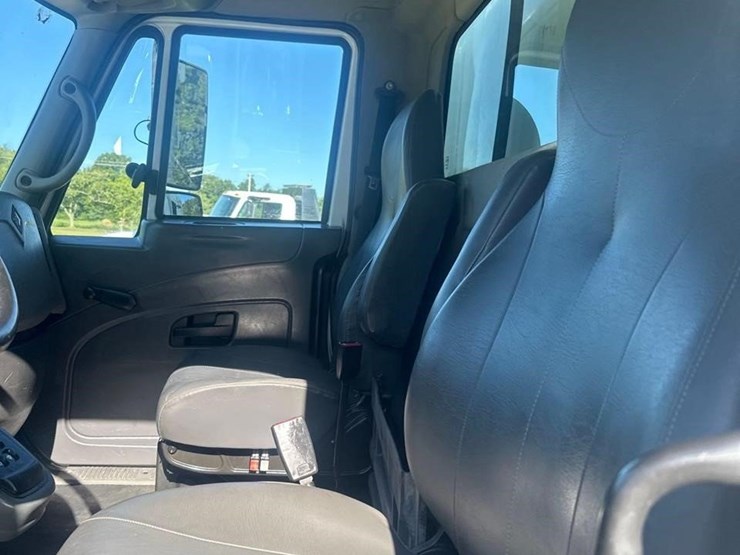 2019-international-durastar-4300-image-26