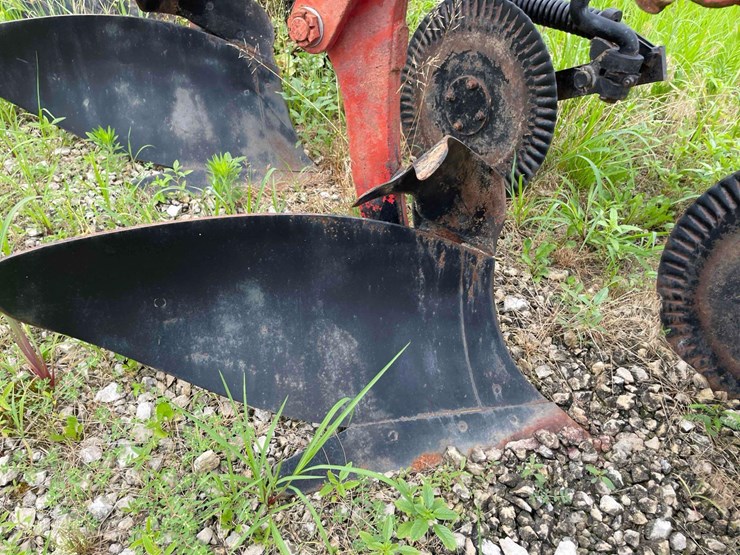 ih-720-6-bottom-plow-image-8