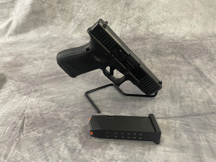 #4361-•-glock-model-19-gen-5-9mm-luger-pistol,-sn:-cesf245-image-20