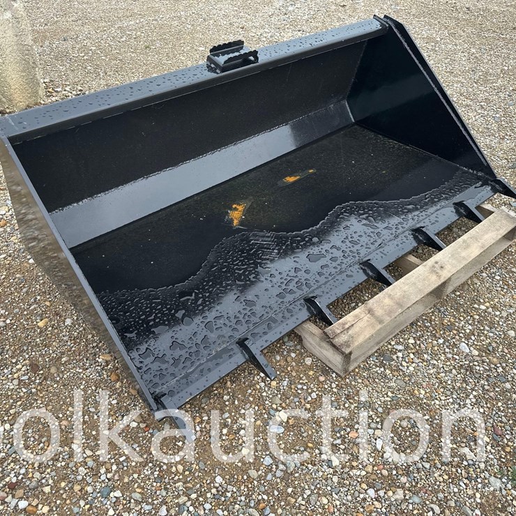 166 - 66" SKID STEER BUCKET w/ TEETH