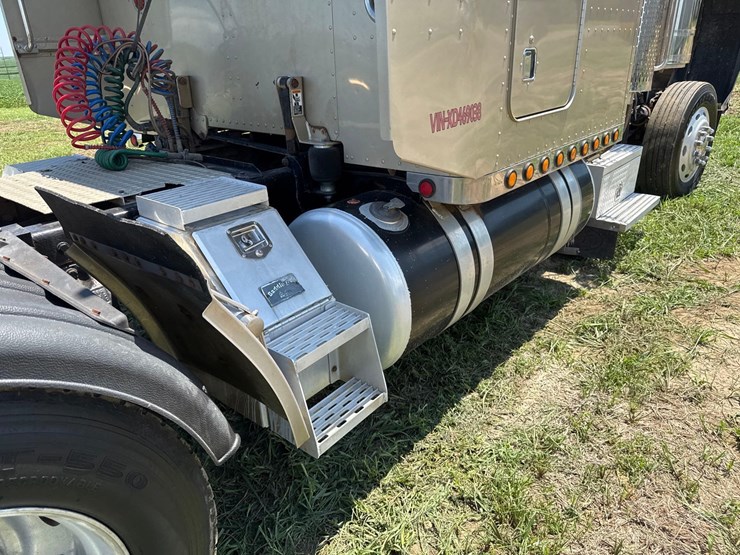 1999-peterbilt-379-image-16