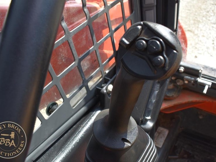 2020-kubota-ssv65-image-50