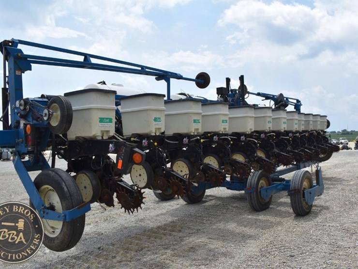 2005-kinze-3600-image-8
