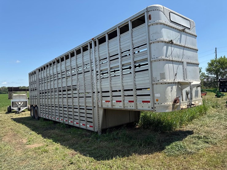 1981-wilson-livestock-trailer-image-1