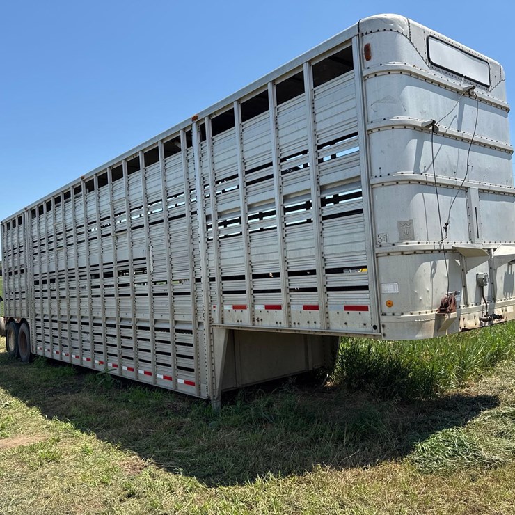 1981 WILSON LIVESTOCK TRAILER