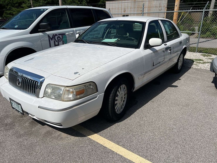 2008-mercury-grand-marquis-image-1