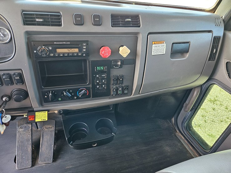 2012-peterbilt-382-image-89