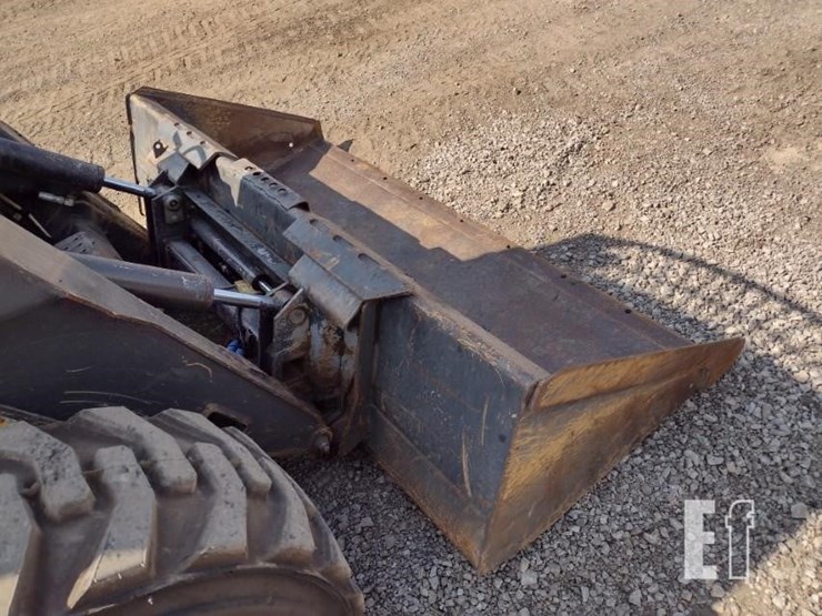 new-holland-l185-image-17