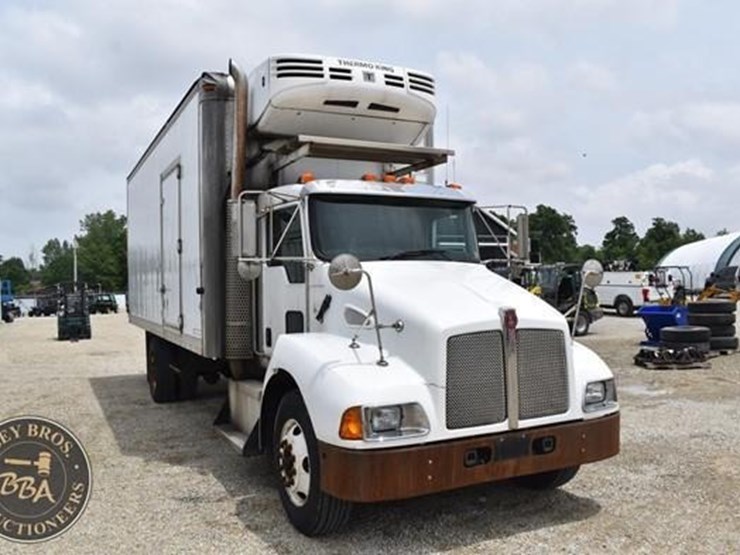2008-kenworth-t300-image-15