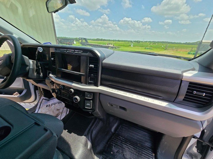 2024-ford-f350-image-24