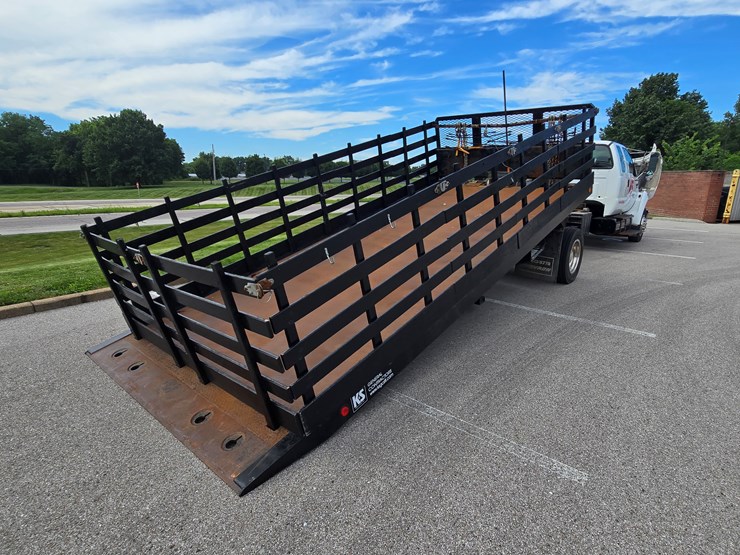 2004-ford-f650-image-104