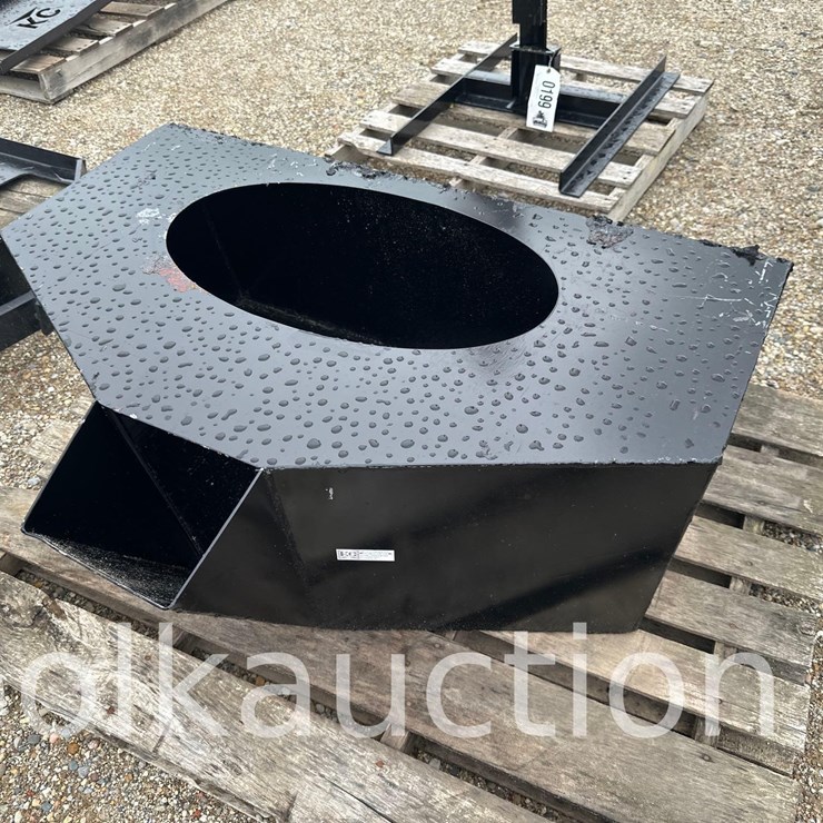 115 - MINI UNIVERSAL ATTACH. SKID STEER CONCRETE PLACEMENT BUCKET