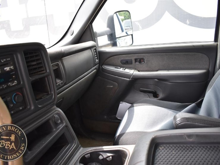 2003-chevrolet-silverado-2500-image-34
