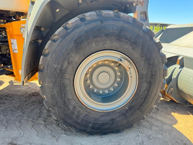 2021-liebherr-l556-image-24