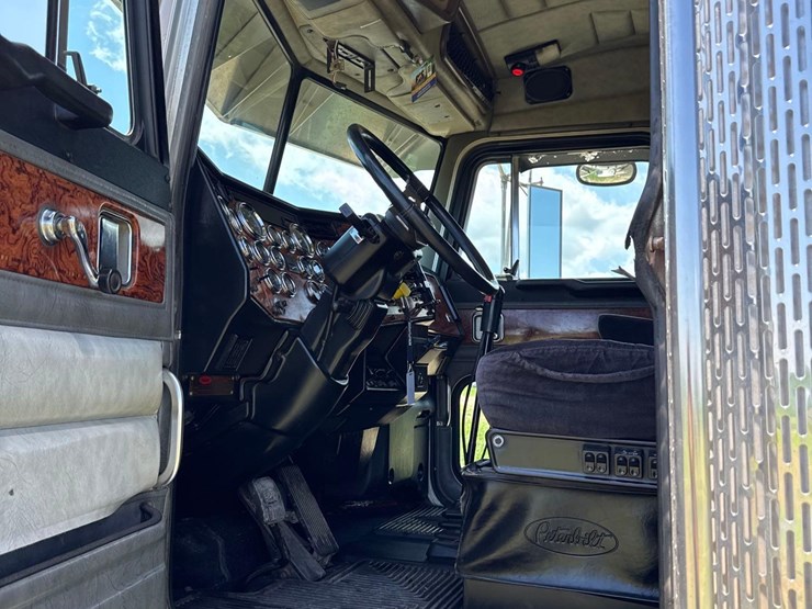 1999-peterbilt-379-image-28