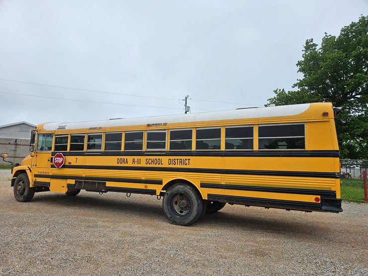 2005-freightliner-fs65-image-14