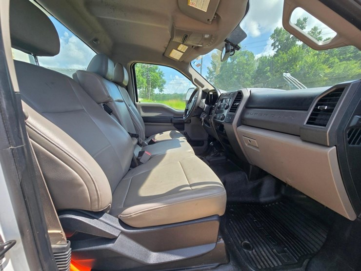 2017-ford-f550-image-33